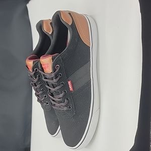 Levi's Men's Miles Casual M- 9 1/2 #51777717A